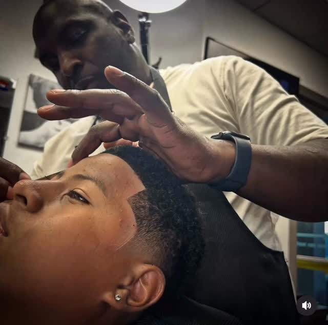 Keep Goin๐๐บ
#lasvegasbarber #haircut #taper #barbershop #hairstyles
(Click Link in Bio to Schedule